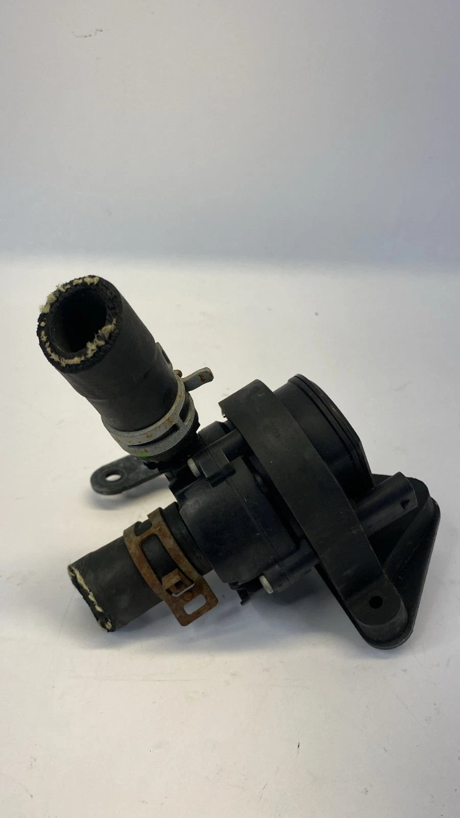 2013-2018 FORD C-MAX ENERGI HYBRID AUXILIARY COOLANT WATER PUMP OEM DM5818D473AB