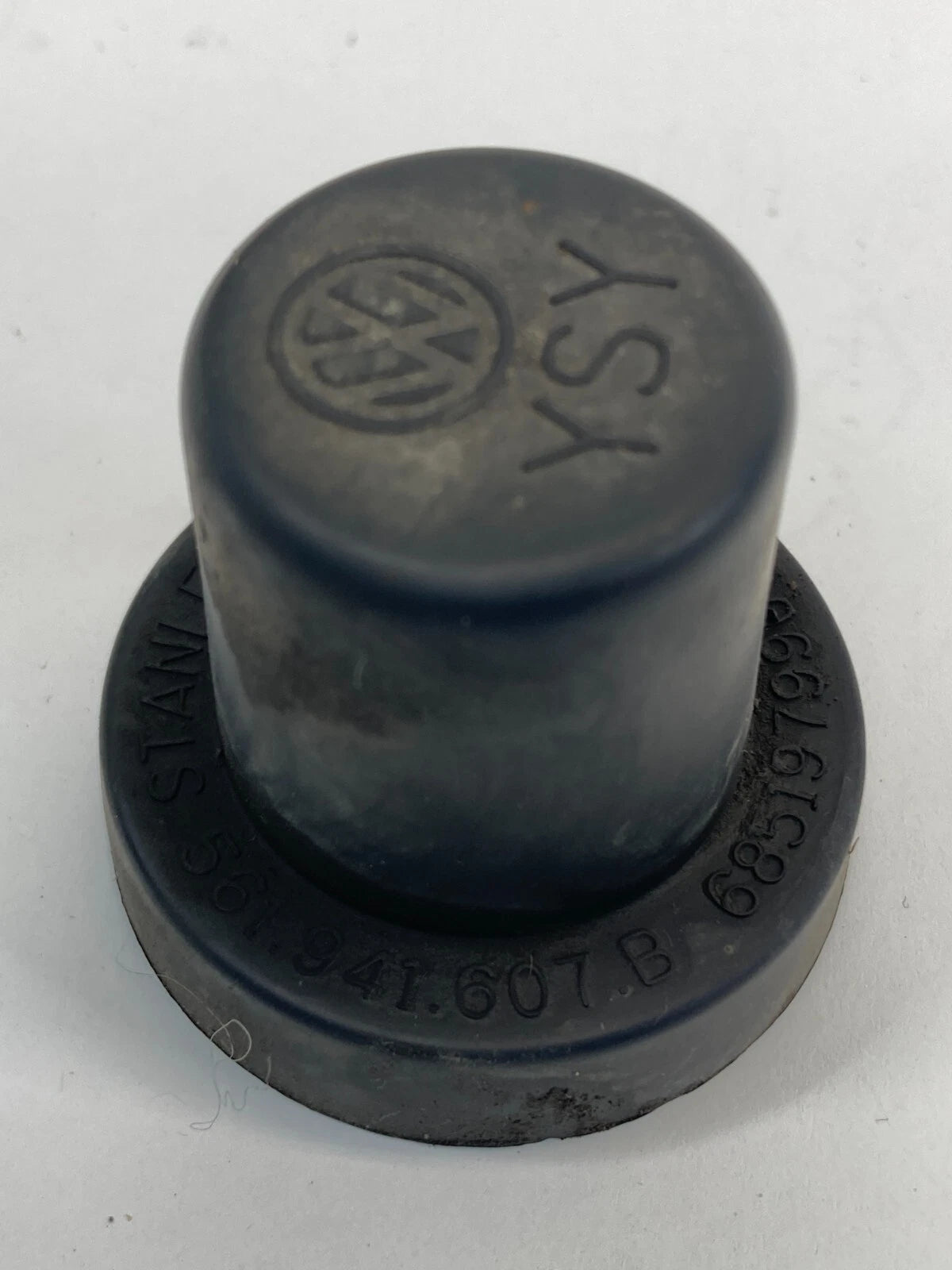 12-15 VOLKSWAGEN PASSAT HEADLIGHT SIDE MARKER BULB CAP COVER OUTER 561941607B
