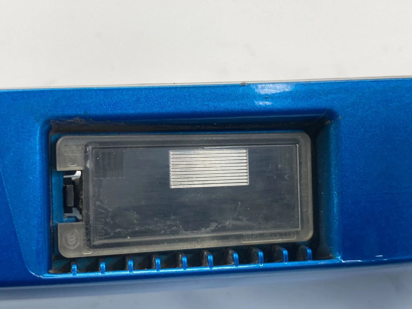 2011-2013 FORD FIESTA HATCHBACK REAR TRUNK MOLDING HANDLE W/ EMBLEM AE83-5843404