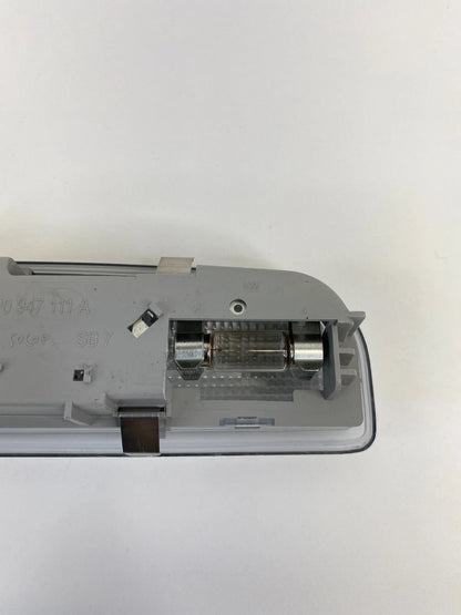 2006-2013 AUDI A3 REAR INTERIOR ROOF OVERHEAD DOME MAP LIGHT LAMP 8P0-947-111-A