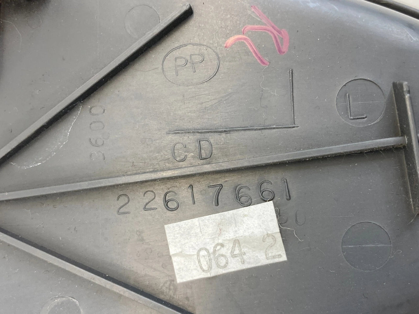 99-05 PONTIAC GRAND AM SEDAN REAR LEFT INNER DOOR HANDLE COVER BEZEL 22617661