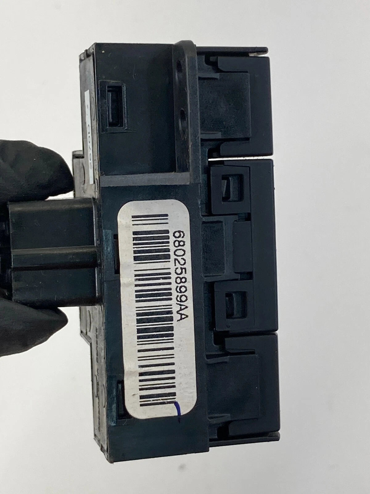 09 10 CHRYSLER TOWN & COUNTRY DASH HAZARD ESP OFF CONTROL SWITCH 68025899AA