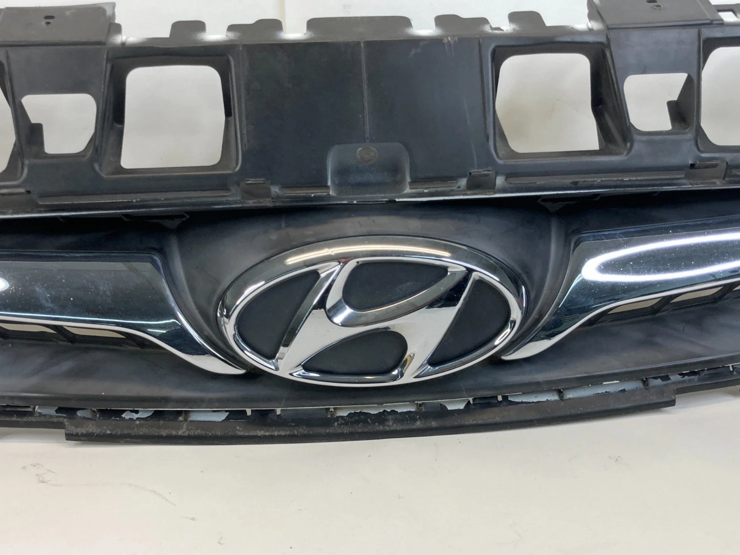 2012-2014 HYUNDAI ACCENT FRONT RADIATOR UPPER GRILL GRILLE 86351-1R100 OEM