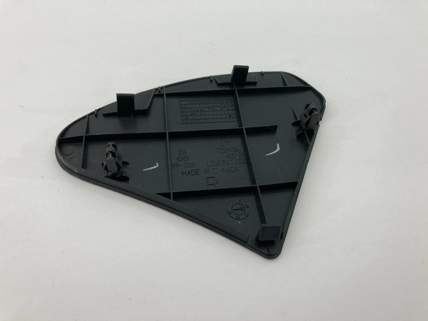 2001-2005 HONDA CIVIC SEDAN DASH RIGHT PASSENGER SIDE END COVER 77210S5AA01020