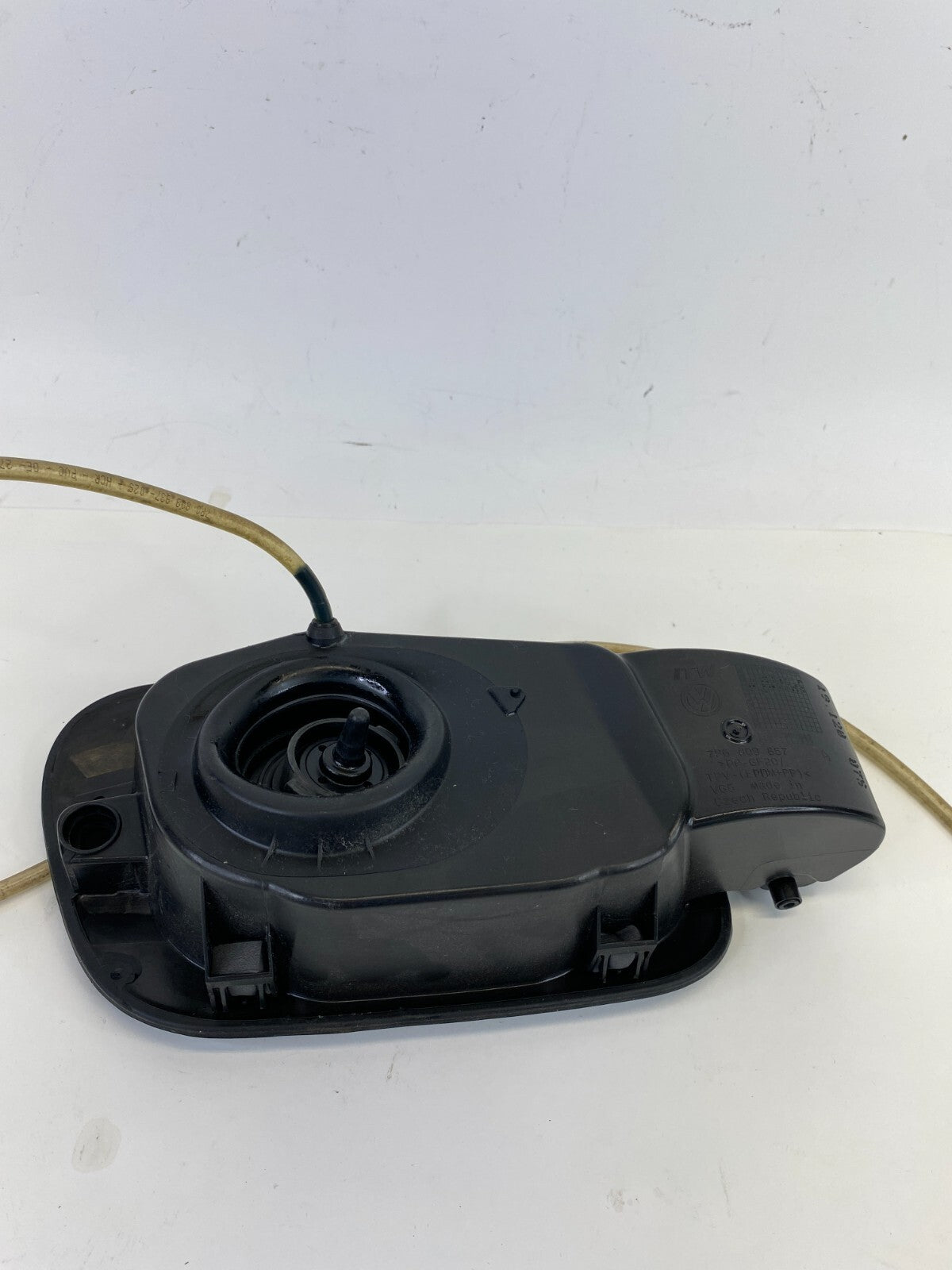 2011-2017 Volkswagen Touareg Fuel Filler Door Gas Tank Cap Lid 7P6-809-857 OEM