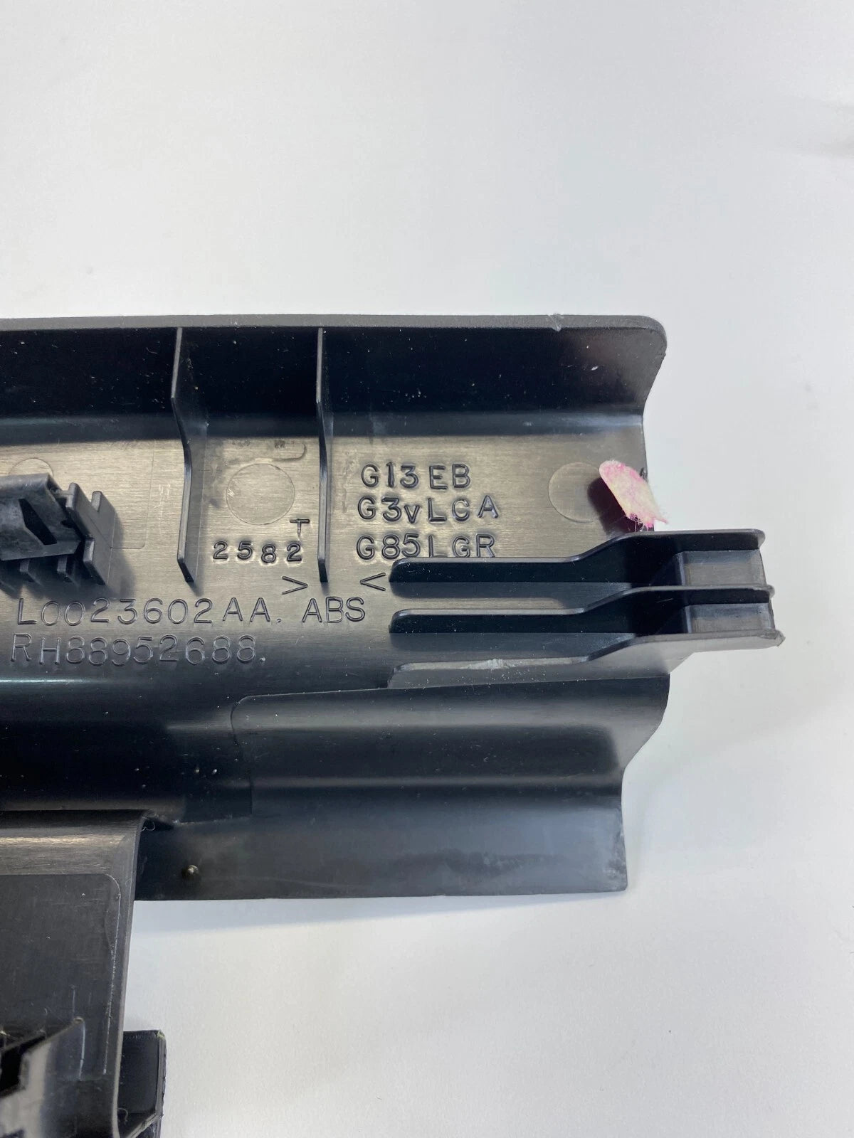 2005-2011 CADILLAC STS FRONT RIGHT SEAT REAR LEFT SIDE TRACK END COVER 88952688