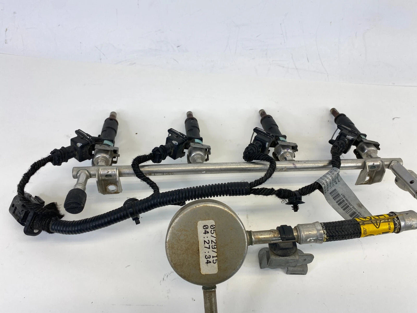 12-18 CHEVY SONIC 11-15 CRUZE 1.8L ENGINE FUEL INJECTION RAIL W/ INJECTORS ASSY