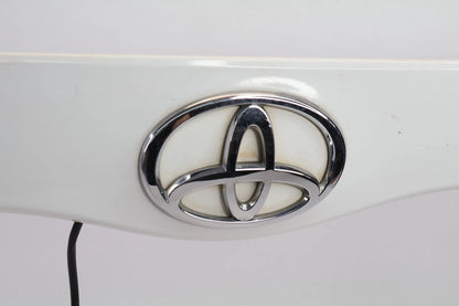 05-09 TOYOTA PRIUS REAR TRUNK LID MOLDING HANDLE GARNISH W EMBLEM OEM 7680147050