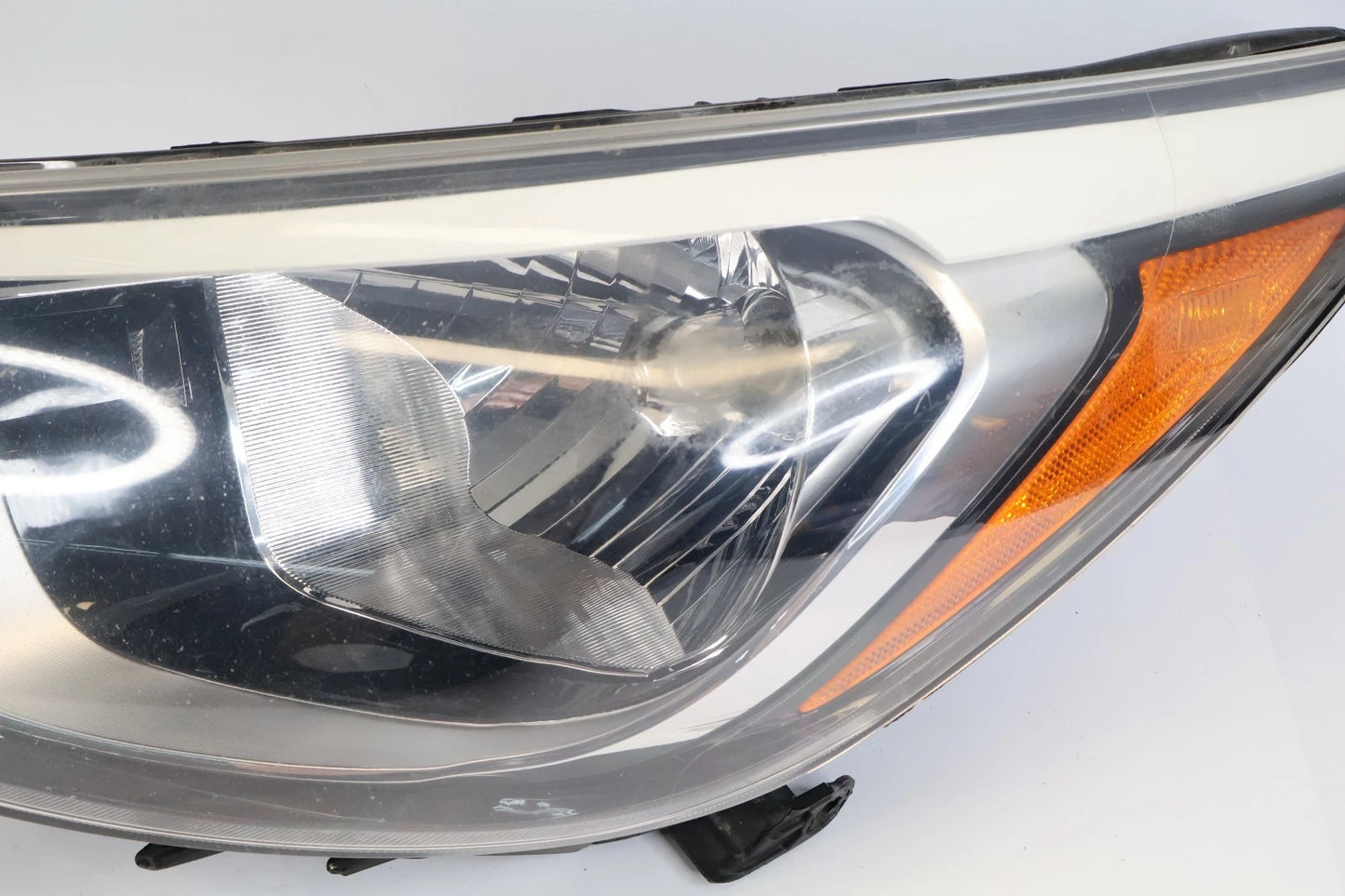 2015-2017 HYUNDAI ACCENT FRONT LEFT DRIVER HEADLIGHT HEADLAMP HALOGEN OEM