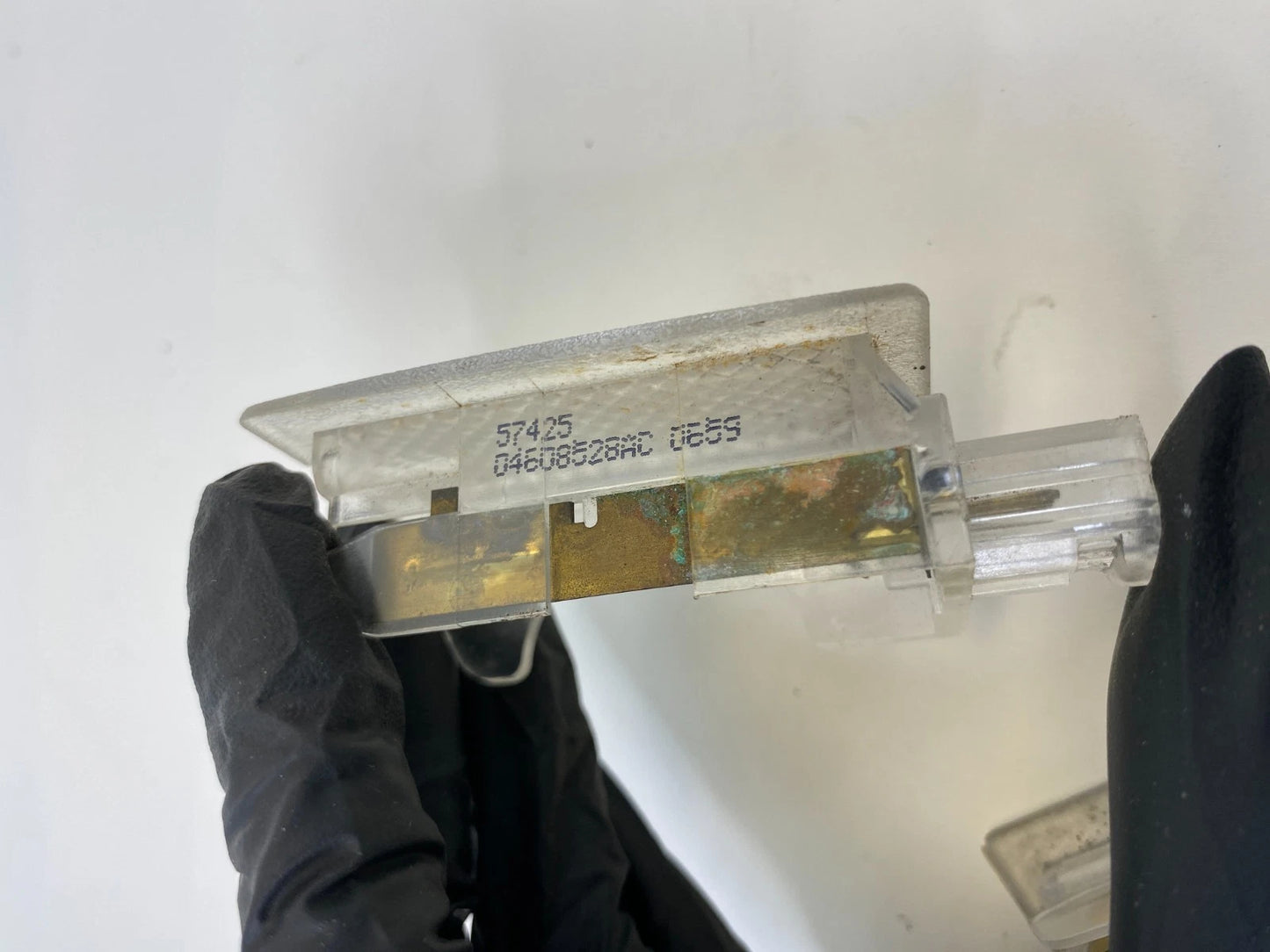 05-21 CHRYSLER 300 FRONT RIGHT & LEFT DOOR COURTESY LIGHT LAMP 04608528AC OEM