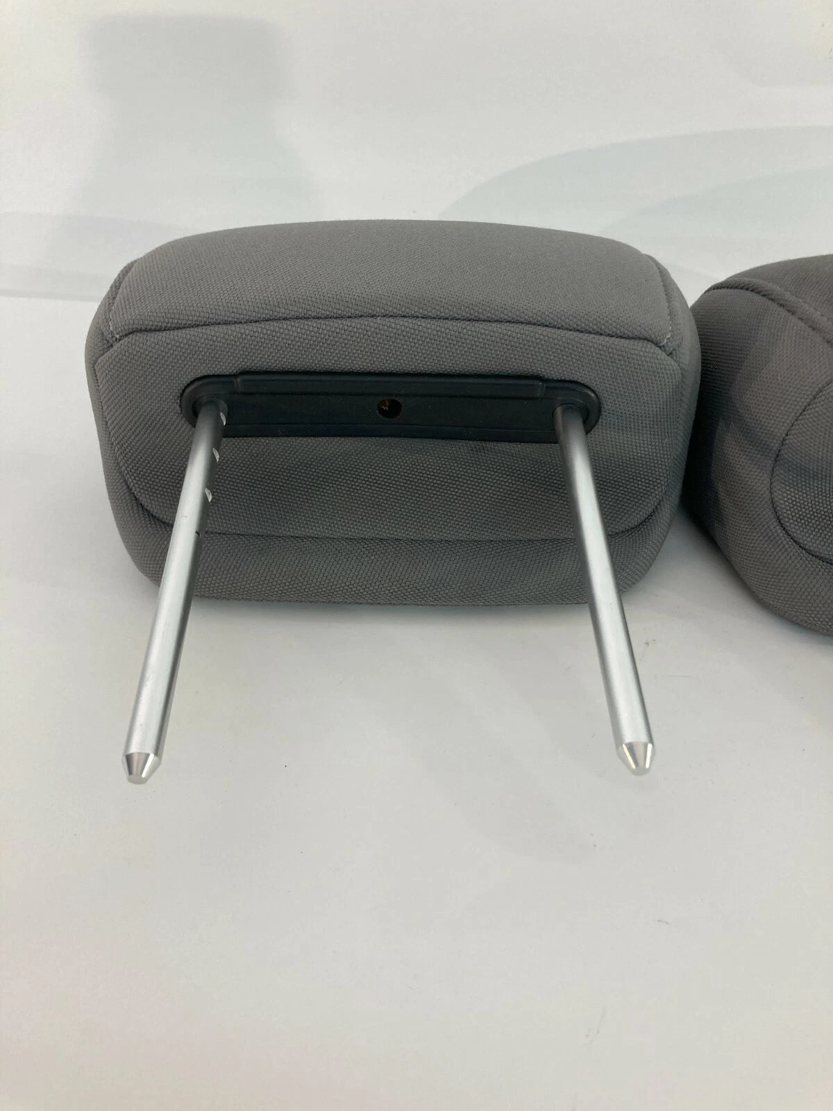 2006-2011 HYUNDAI ACCENT HATCHBACK FRONT SEAT HEADREST LEFT RIGHT PAIR OEM