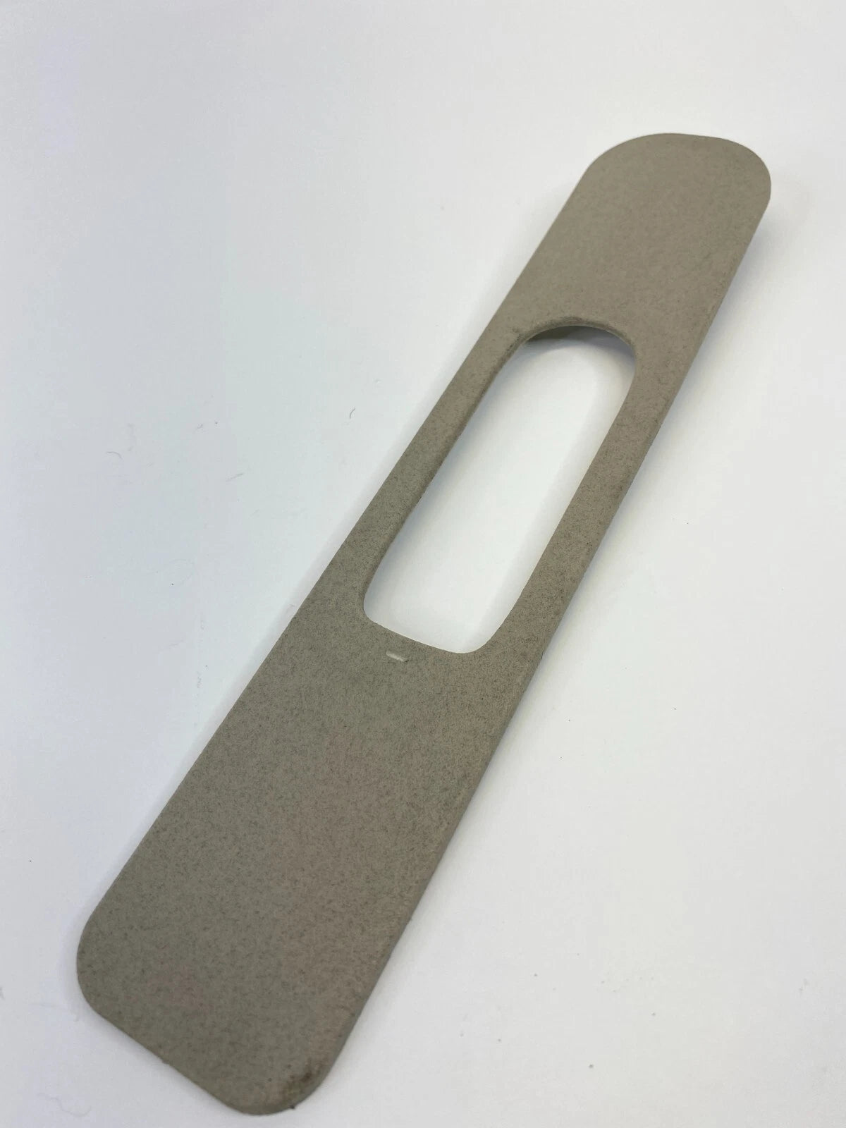 06 07 SATURN VUE FRONT RIGHT SIDE B-PILLAR SEAT BELT ADJUTER TRIM COVER 10396936