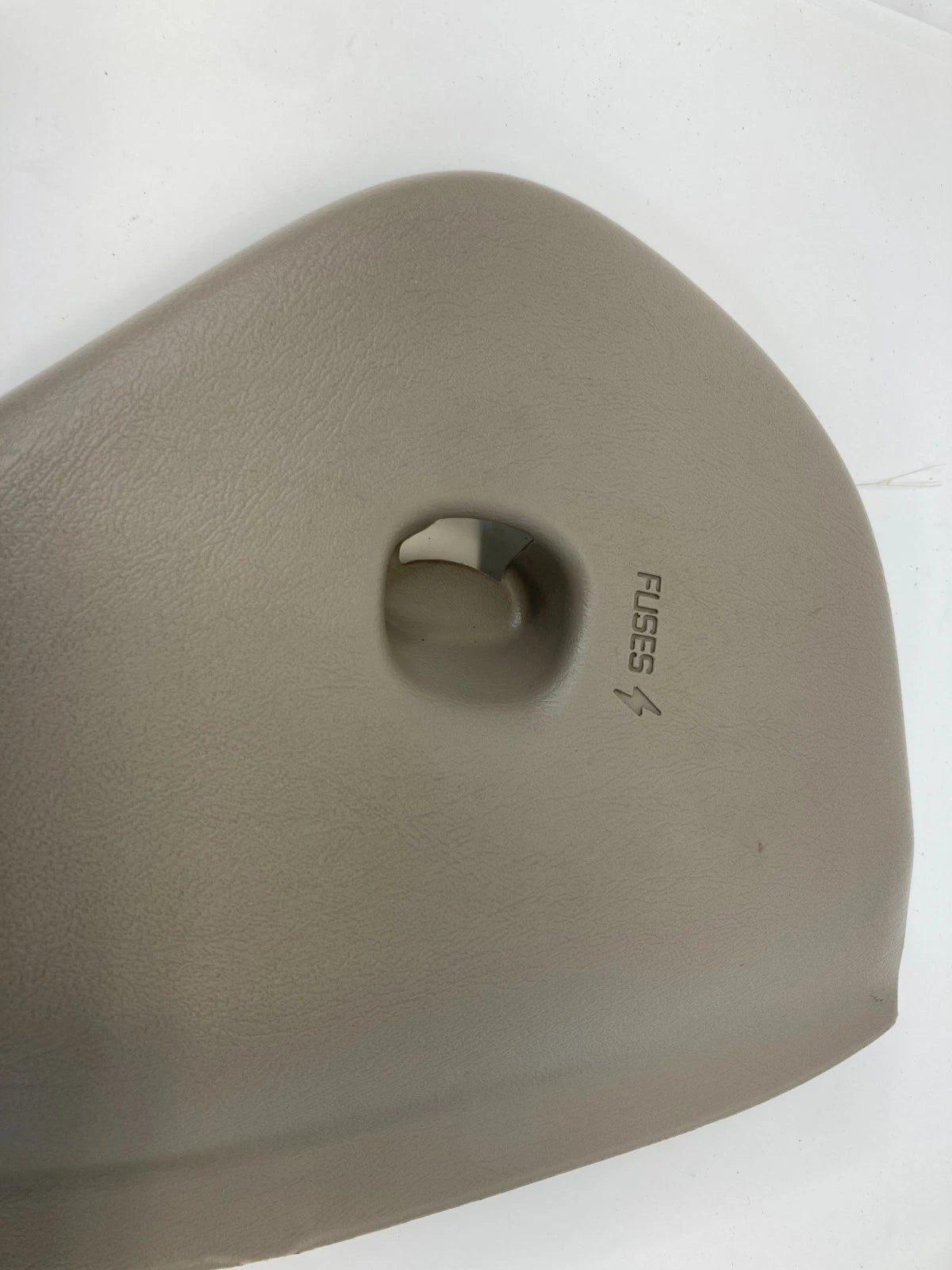 2000-2005 CHEVROLET MONTE CARLO RIGHT FUSE BOX COVER DASH END PANEL OEM 10314233