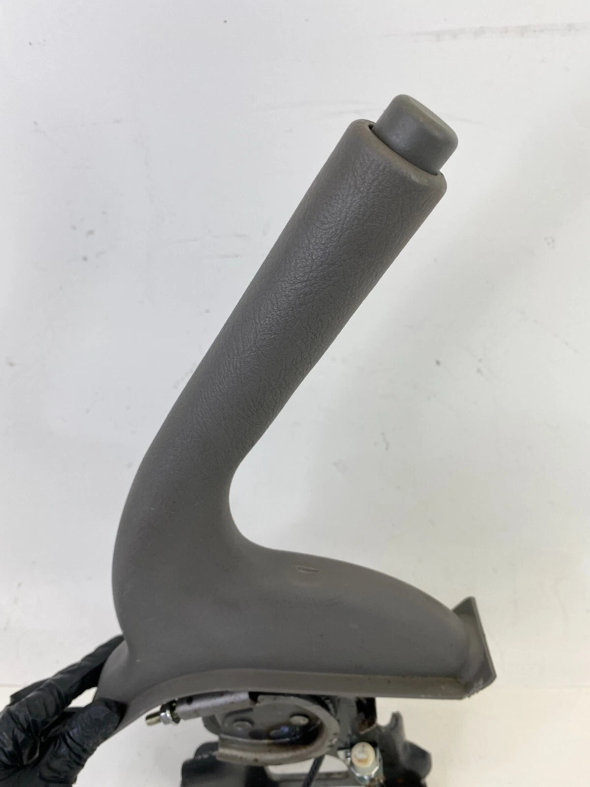 2006-2009 HYUNDAI TUCSON EMERGENCY PARKING BRAKE HANDLE LEVER ASSY GRAY OEM