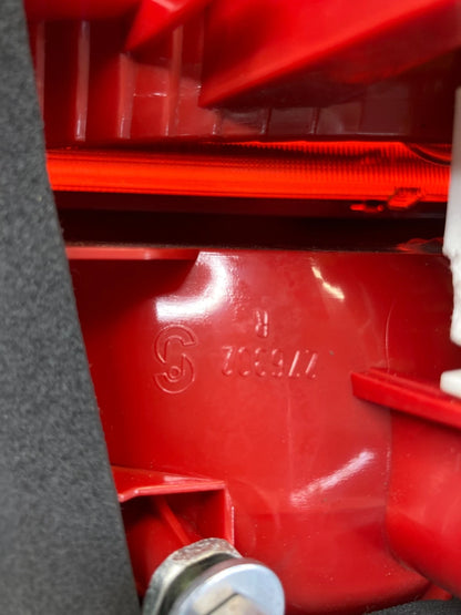 07 08 BMW 328XI REAR RIGHT PASSENGER SIDE OUTER TAIL LIGHT TAILLIGHT 7161956 OEM