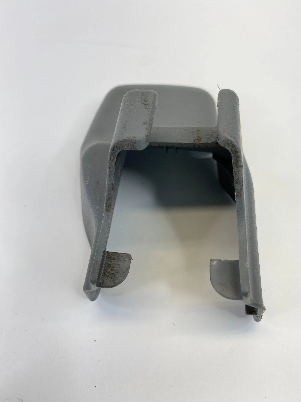 2005-2011 TOYOTA TACOMA CREW CAB FRONT RIGHT SEAT TRACK END COVER 72137-AD010