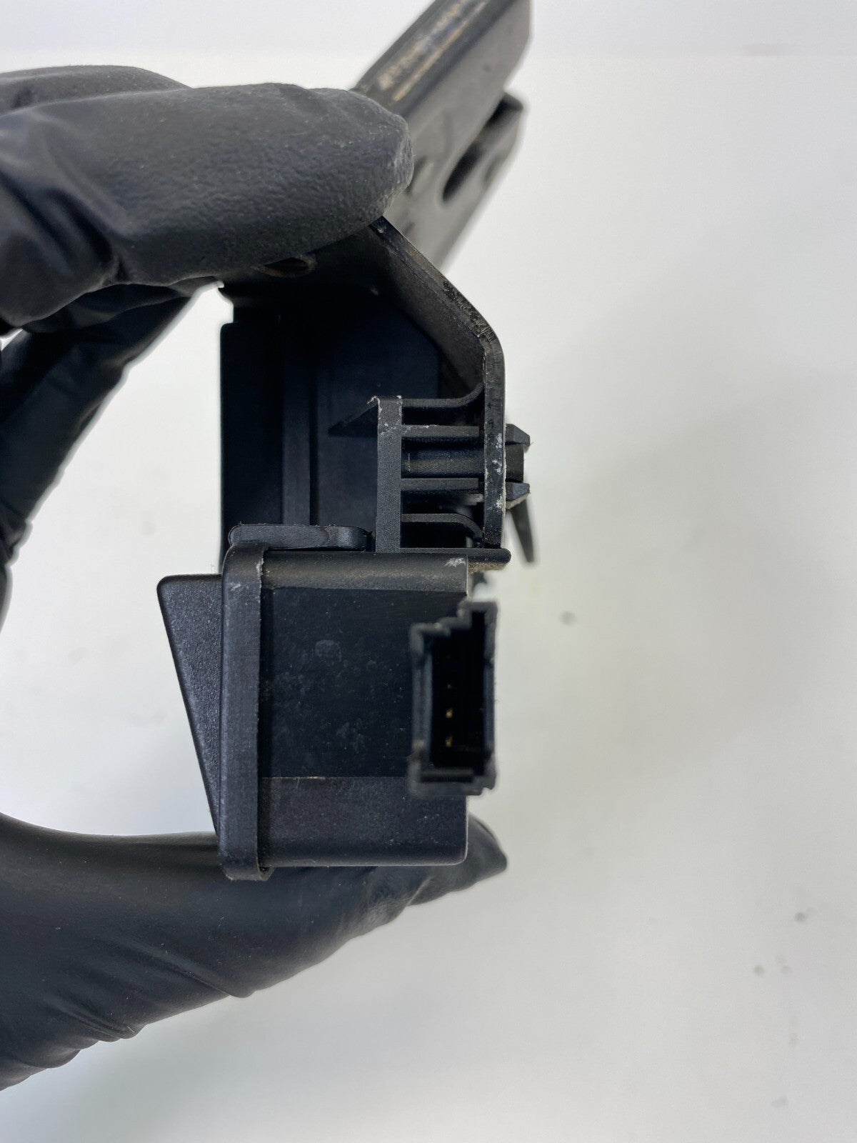 01 02 03 04 05 06 BMW 330xi Sedan Trunk Lock Latch Release Actuator Assy OEM