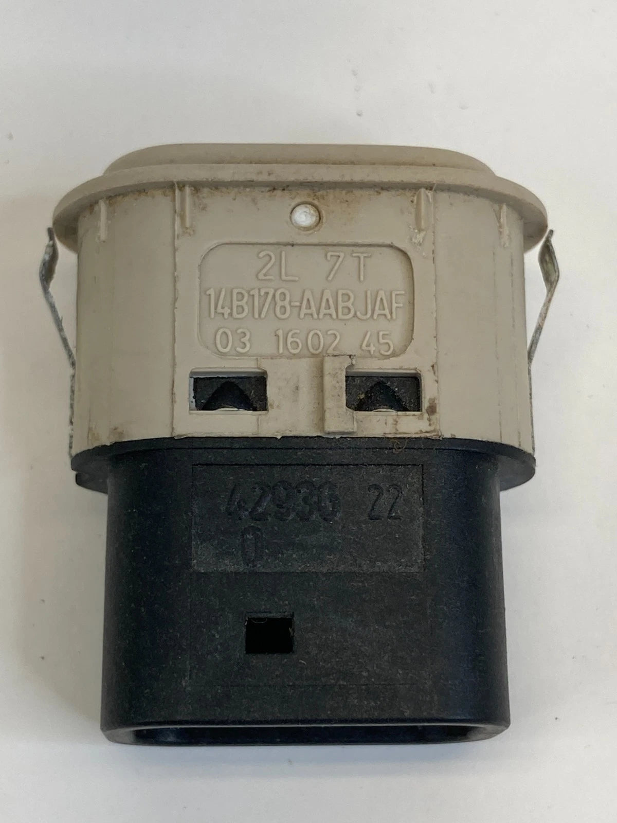2002-2006 LINCOLN NAVIGATOR FRONT LEFT SEAT LUMBAR CONTROL SWITCH 2L7T14B178AA