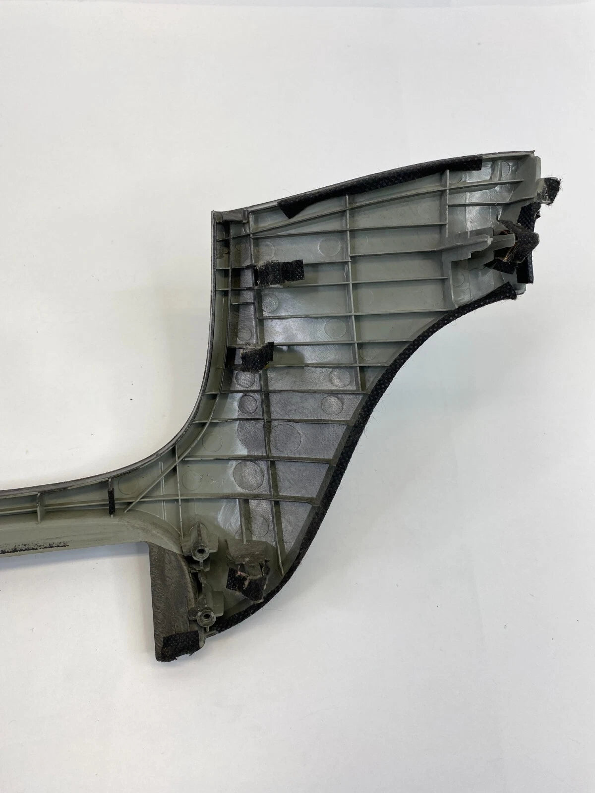 2007-2009 HYUNDAI SANTA FE CENTER DASH UNDER RADIO BEZEL TRIM MOLDING 847802B000