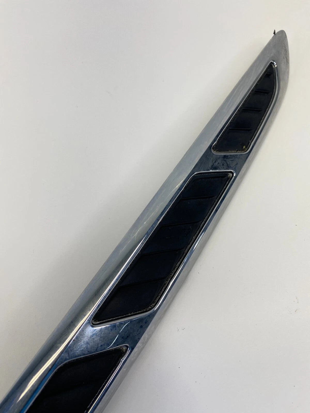 08-12 BUICK ENCLAVE FRONT RIGHT SIDE HOOD EXTERIOR MOLDING CHROME 25867284 OEM