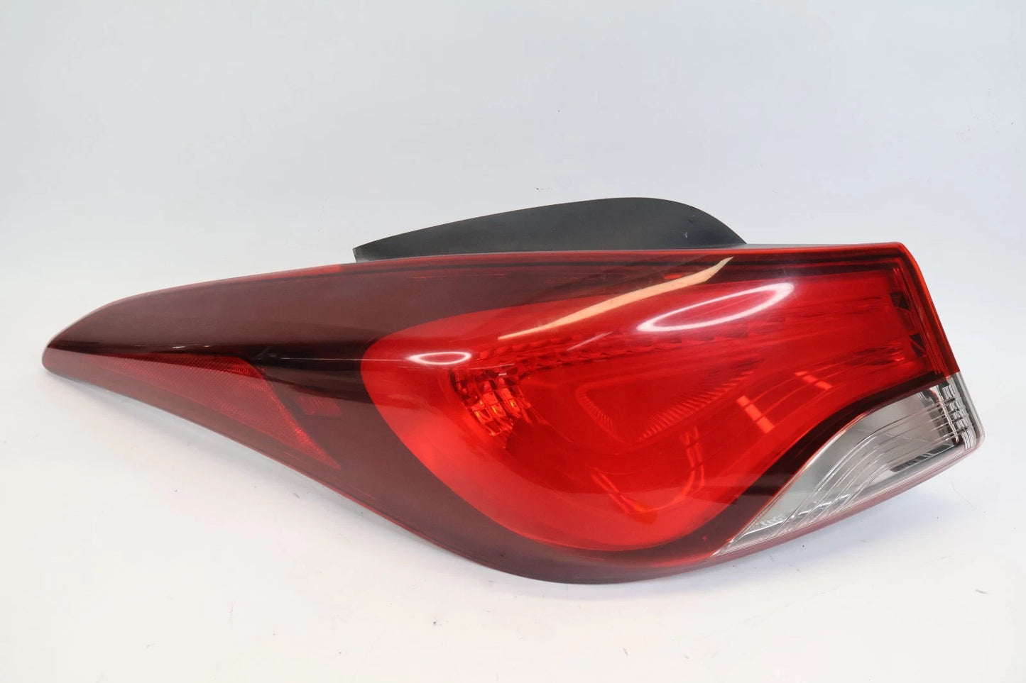 2014-2016 HYUNDAI ELANTRA LEFT DRIVER OUTER TAILLIGHT TAIL LIGHT LAMP 92401-3X2