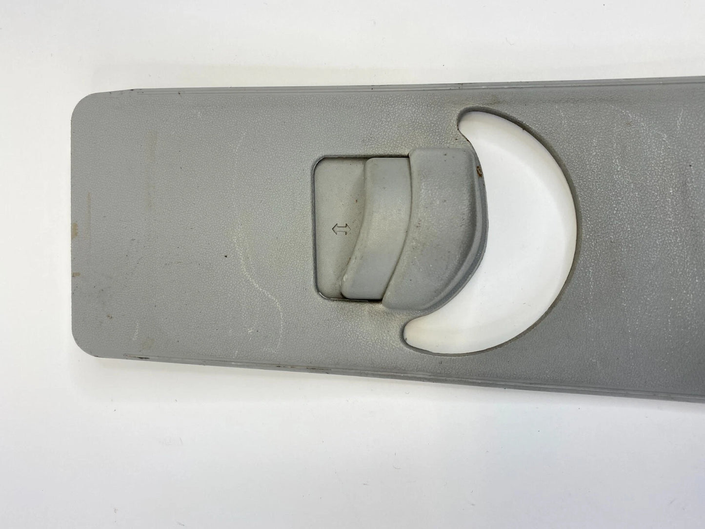 2006-2011 HYUNDAI ACCENT FRONT RIGHT SEAT BELT ADJUSTER COVER TRIM 85842-1E520
