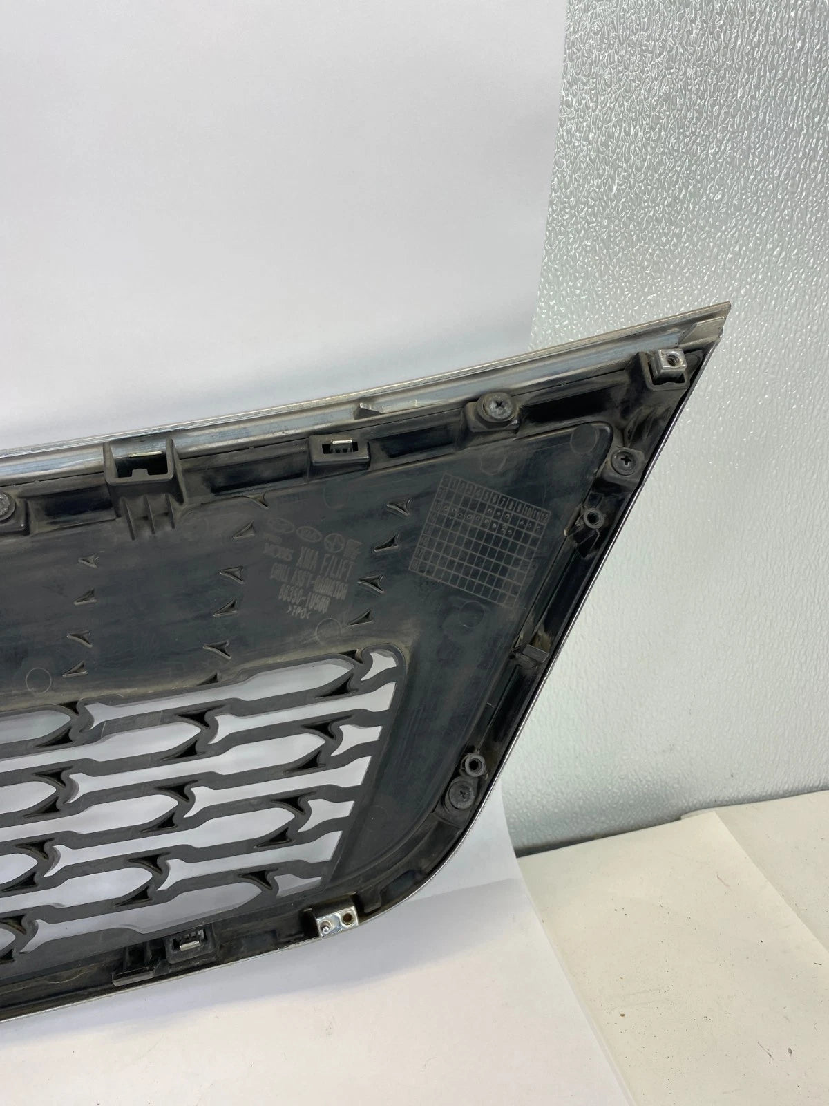 2014 2015 KIA SORENTO FRONT BUMPPER UPPER GRILLE W/ CHROME TRIM 86350-1U500 OEM