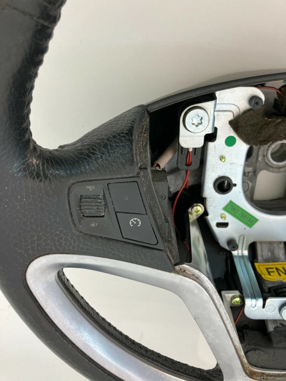 2008 2009 2010 SATURN VUE STEERING WHEEL W/ CRUISE CONTROL SWITCH ASSEMBLY OEM