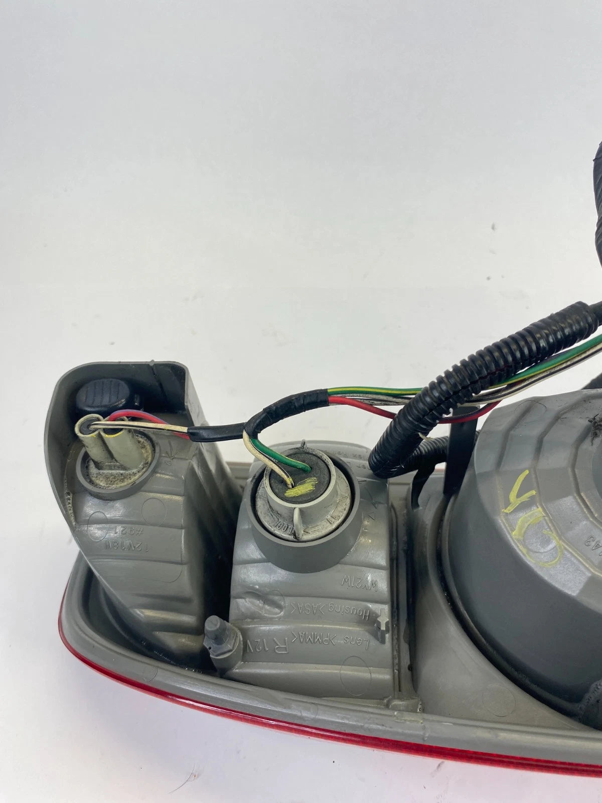 2005 2006 TOYOTA TUNDRA REAR RIGHT SIDE TAIL LIGHT TAILLIGHT ASSEMBLY OEM