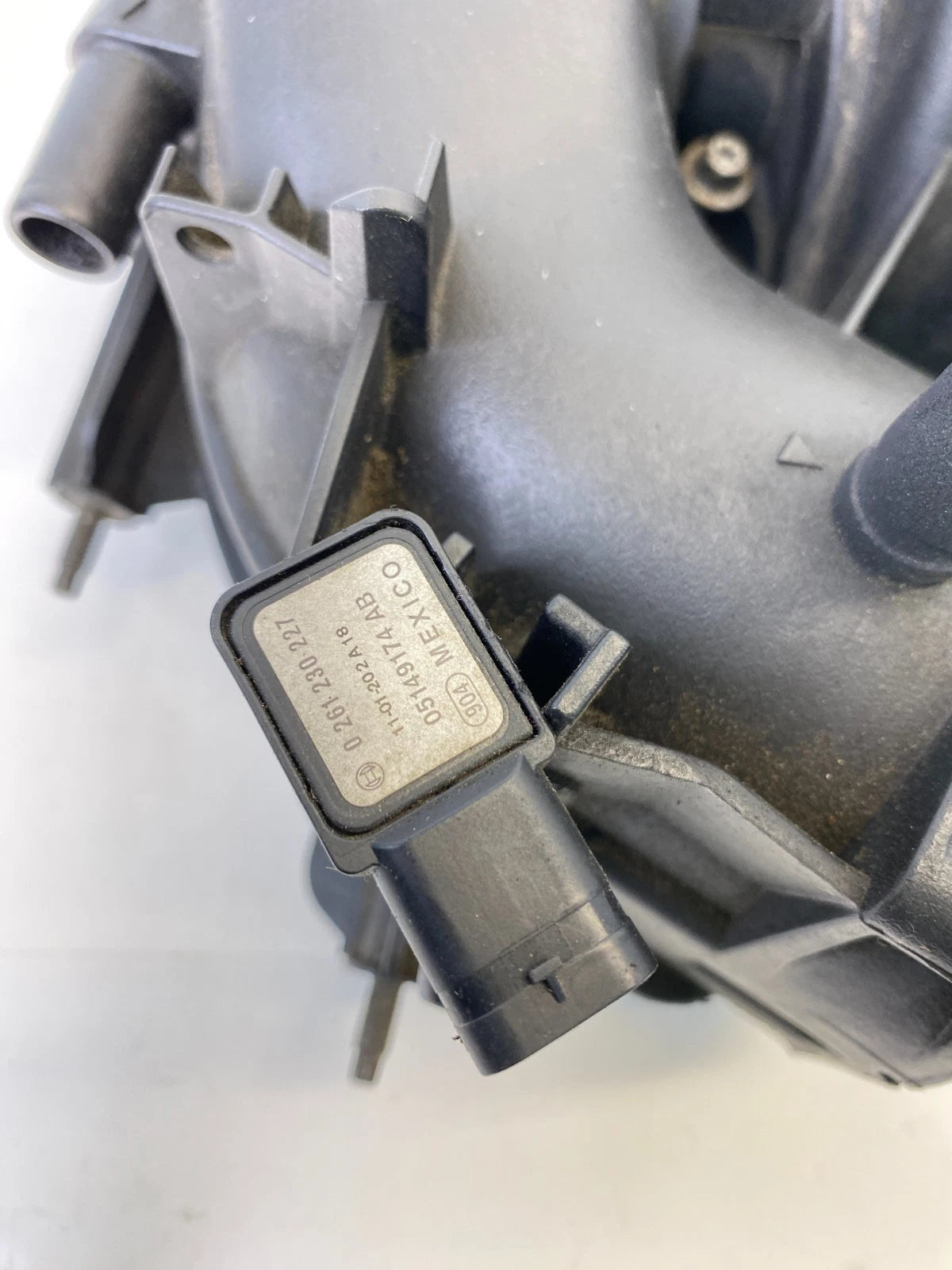 2011-2015 DODGE DURANGO 3.6L V6 A/T UPPER PLENUM INTAKE MANIFOLD ASSY OEM