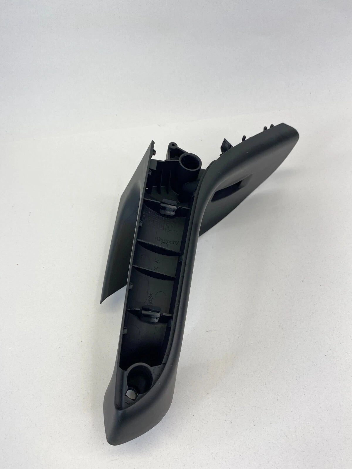 06-10 VOLKSWAGEN PASSAT REAR LEFT DOOR PULL HANDLE WINDOW SWITCH BEZEL 3C4867179
