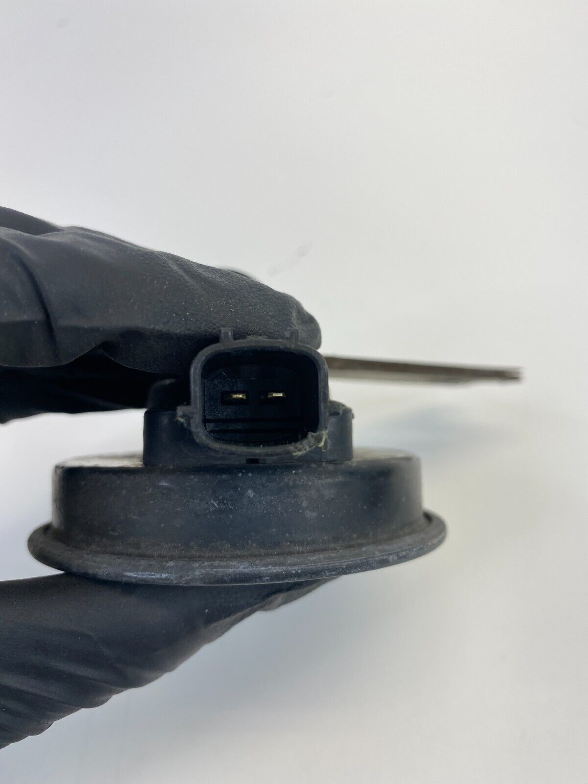 2009-2011 Kia Borrego Low Note Horn Tone Signal Alarm Siren 96611-2J000 OEM