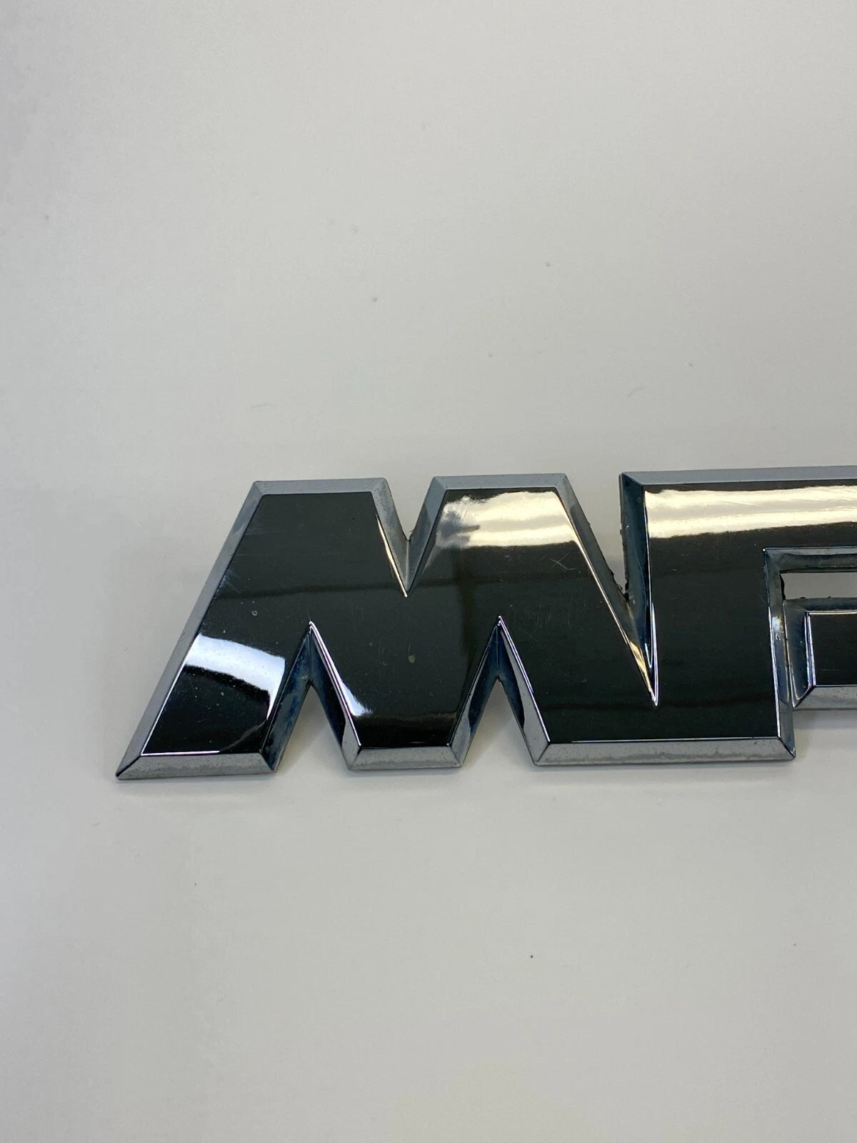 00-06 MAZDA MPV TRUNK DECK LID NAME NAMEPLATE BADGE LOGO SYMBOL LC6251721 OEM