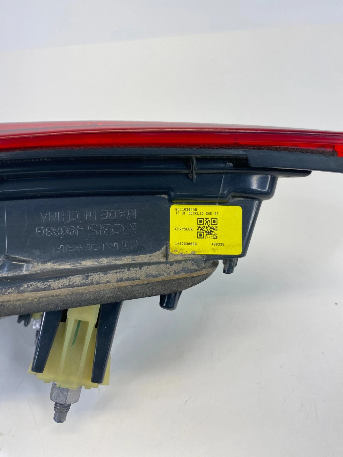 2015-2017 Chrysler 200 Sedan Rear Right Side Tail Light Taillight Inner Lamp OEM