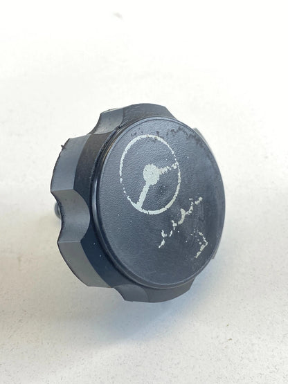 95-99 04 05 CHEVROLET MONTE CARLO POWER STEERING FLUID RESERVOIR COVER CAP LID