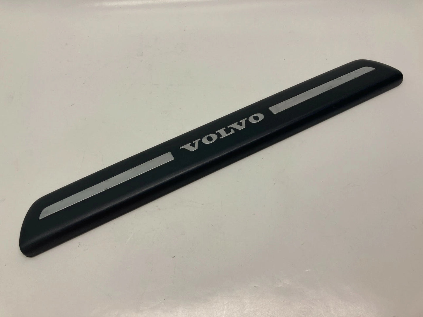 2004-2011 VOLVO S40 FRONT LEFT DOOR SILL STEP SCUFF PLATE MOLDING 30744287 OEM