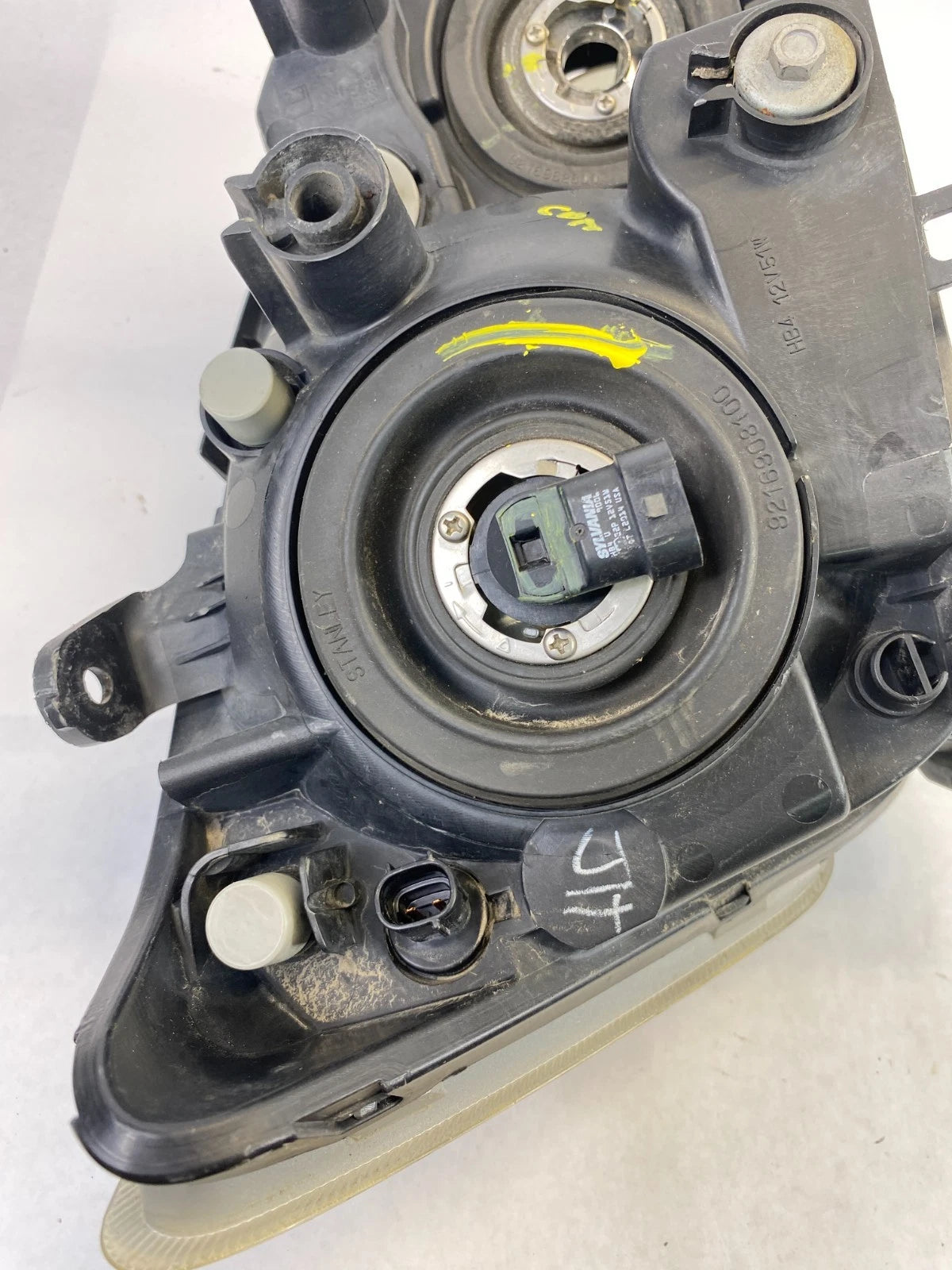 2005-2007 TOYOTA AVALON FRONT LEFT DRIVER HEADLIGHT HEADLAMP HALOGEN OEM