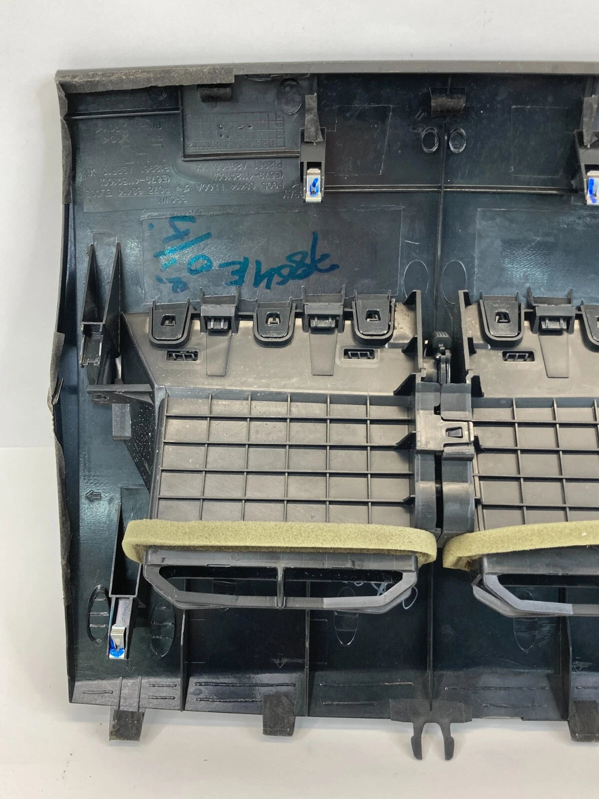 07-12 NISSAN VERSA FRONT UPPER DASHBOARD CENTER AIR A/C VENT OUTLET 68414-EL00B