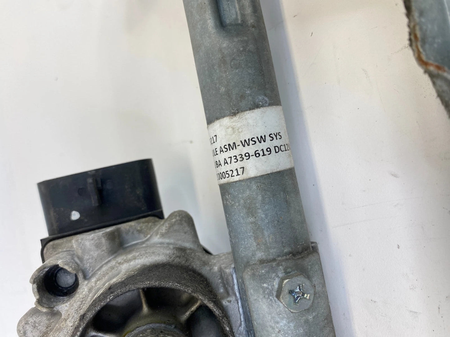 2010-2016 CADILLAC SRX FRONT WINDSHIELD WIPER MOTOR W/ LINKAGE 15949217 OEM