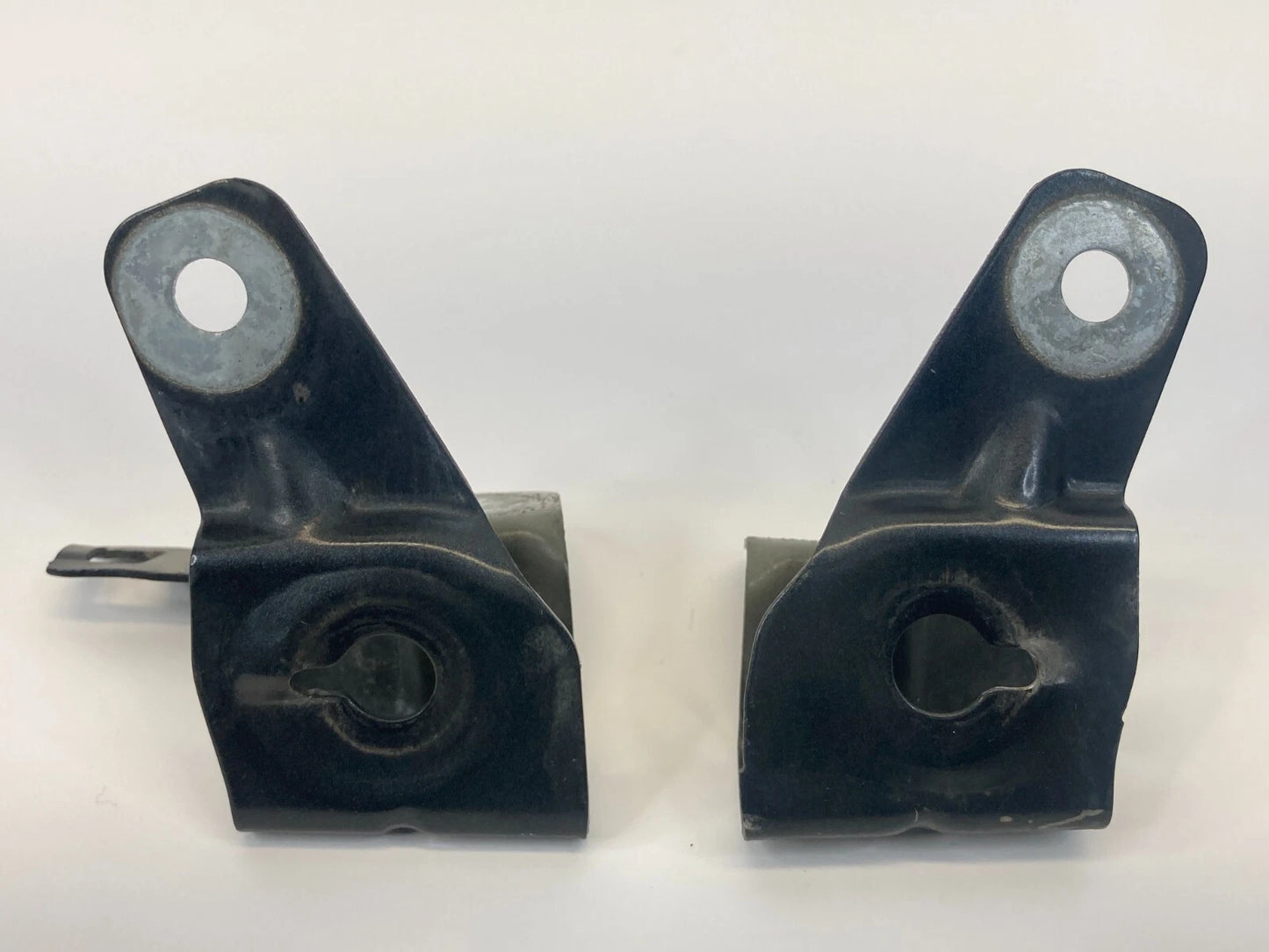 2013 2014 2015 CHEVROLET MALIBU LEFT & RIGHT HEADLIGHT OUTER BRACKET OEM