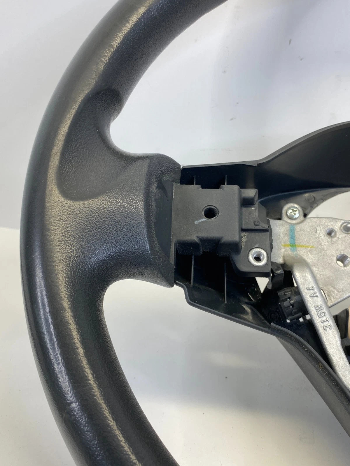2006-2012 TOYOTA YARIS STEERING WHEEL WITH CRUISE CONTROL SWITCH OEM GS120-02460