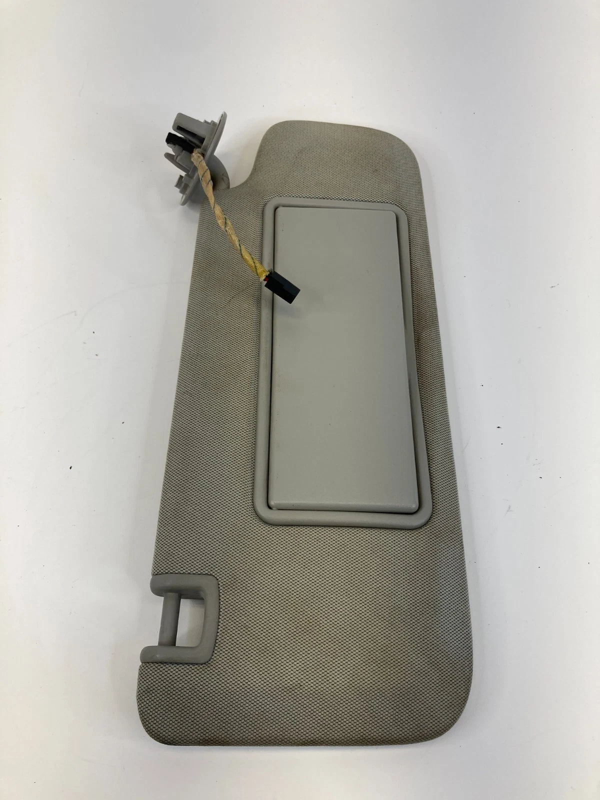 2013 2014 2015 CHEVROLET MALIBU FRONT RIGHT SIDE SUNVISOR SUN VISOR ILLUMINATED