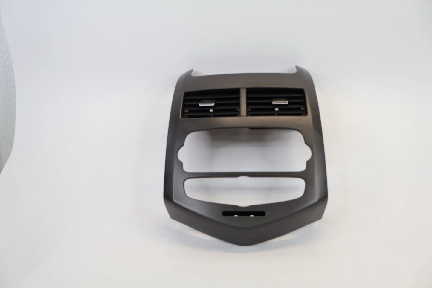 2012-2016 CHEVROLET SONIC CENTER DASH RADIO BEZEL W/ AIR VENTS 95460915