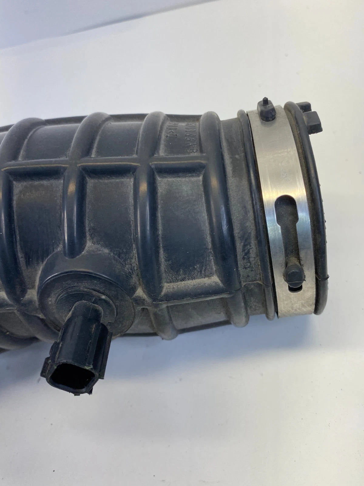 05-10 CHRYSLER 300 DODGE CHARGER MAGNUM 2.7L AIR INTAKE HOSE TUBE 04591866AB OEM