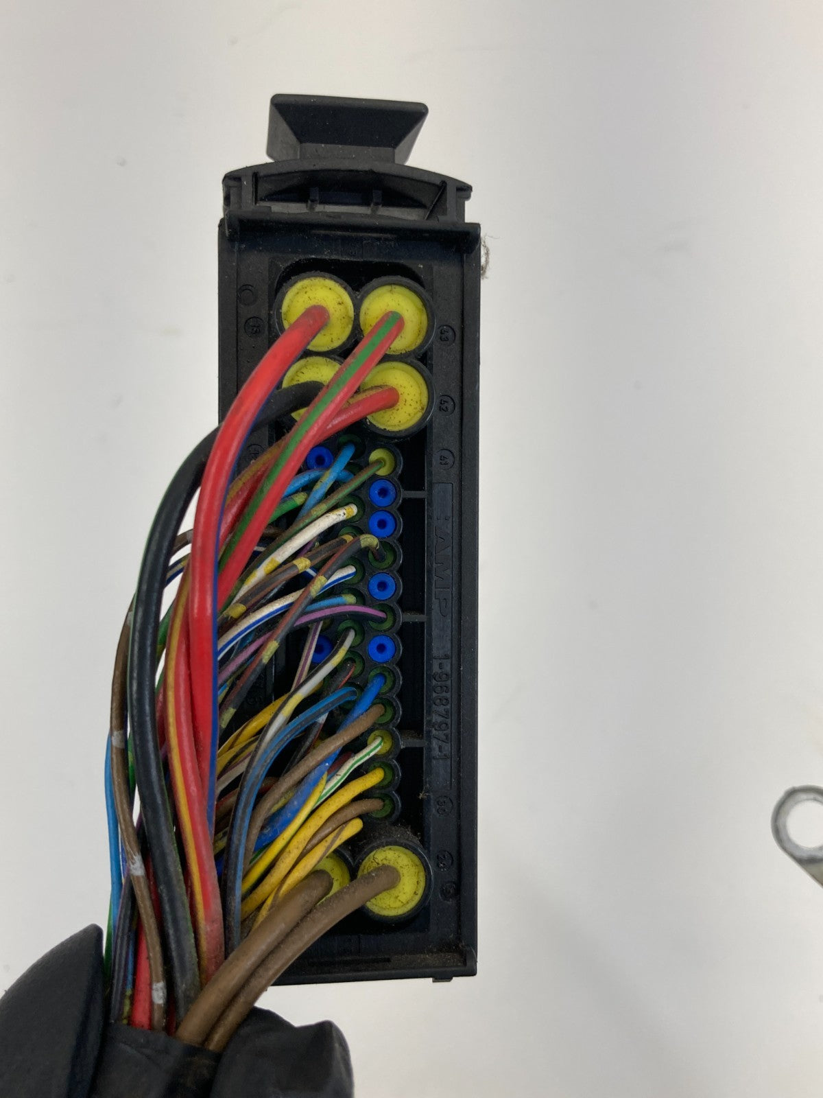 99 00 BMW 323i 2.5L RWD ABS Pump Anti Lock Brake Cable Connector Plug 19687971