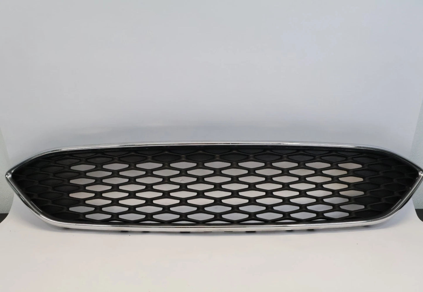 15-18 FORD FOCUS FRONT BUMPER UPPER RADIATOR GRILLE GRILL HONEYCOMB AFTERMARKET