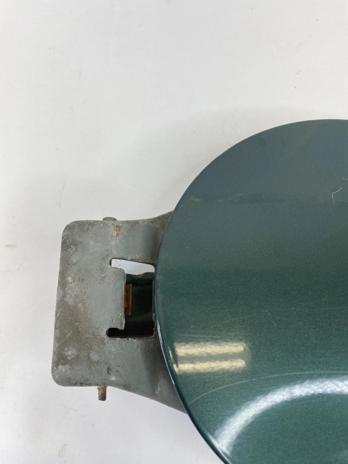 1998-2002 LINCOLN TOWN CAR FUEL FILLER TANK DOOR GAS LID COVER XF2D-9A095-AA OEM