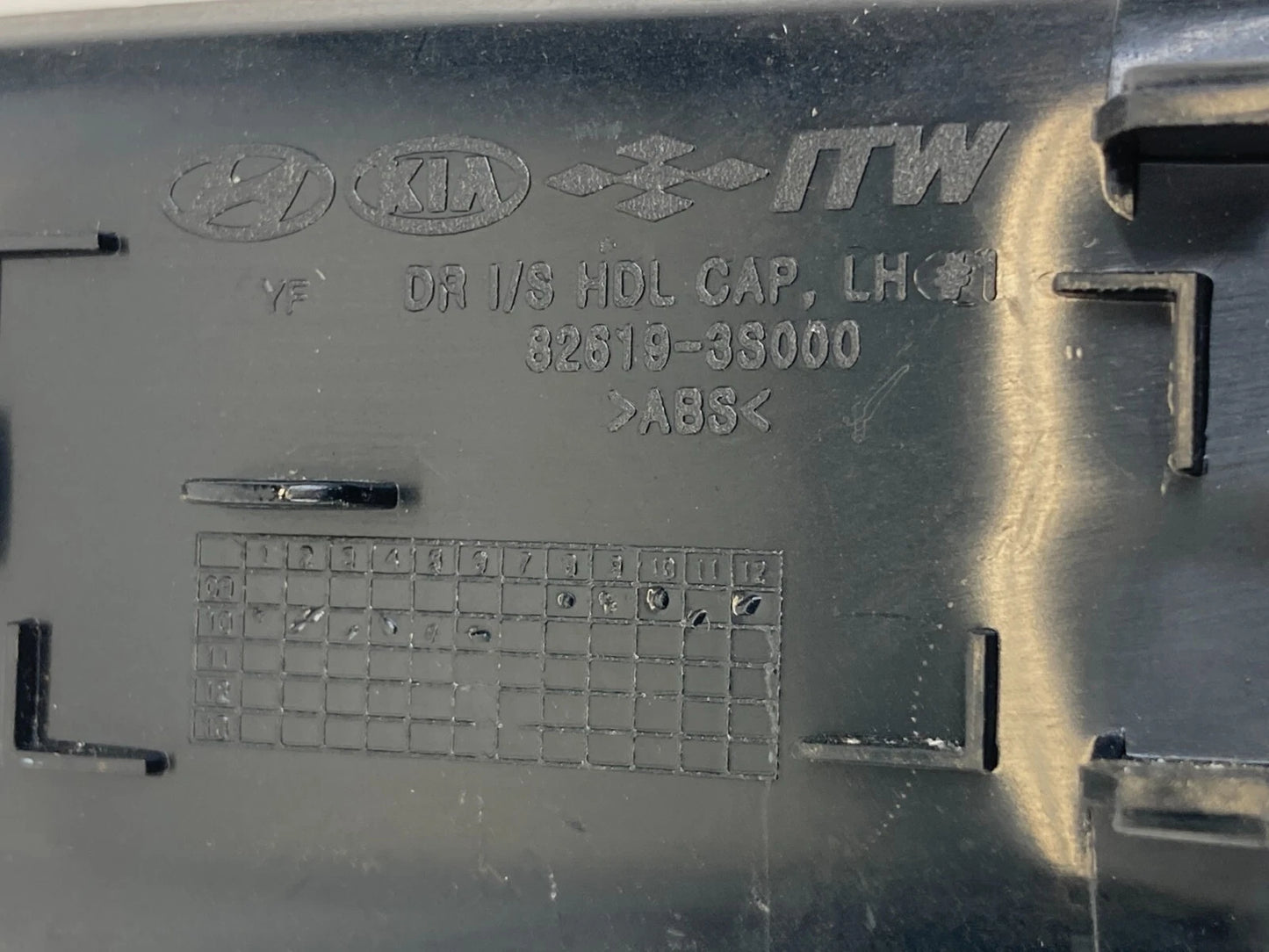 2011-2014 HYUNDAI SONATA REAR LEFT SIDE INNER DOOR HANDLE SCREW CAP 82619-3S000
