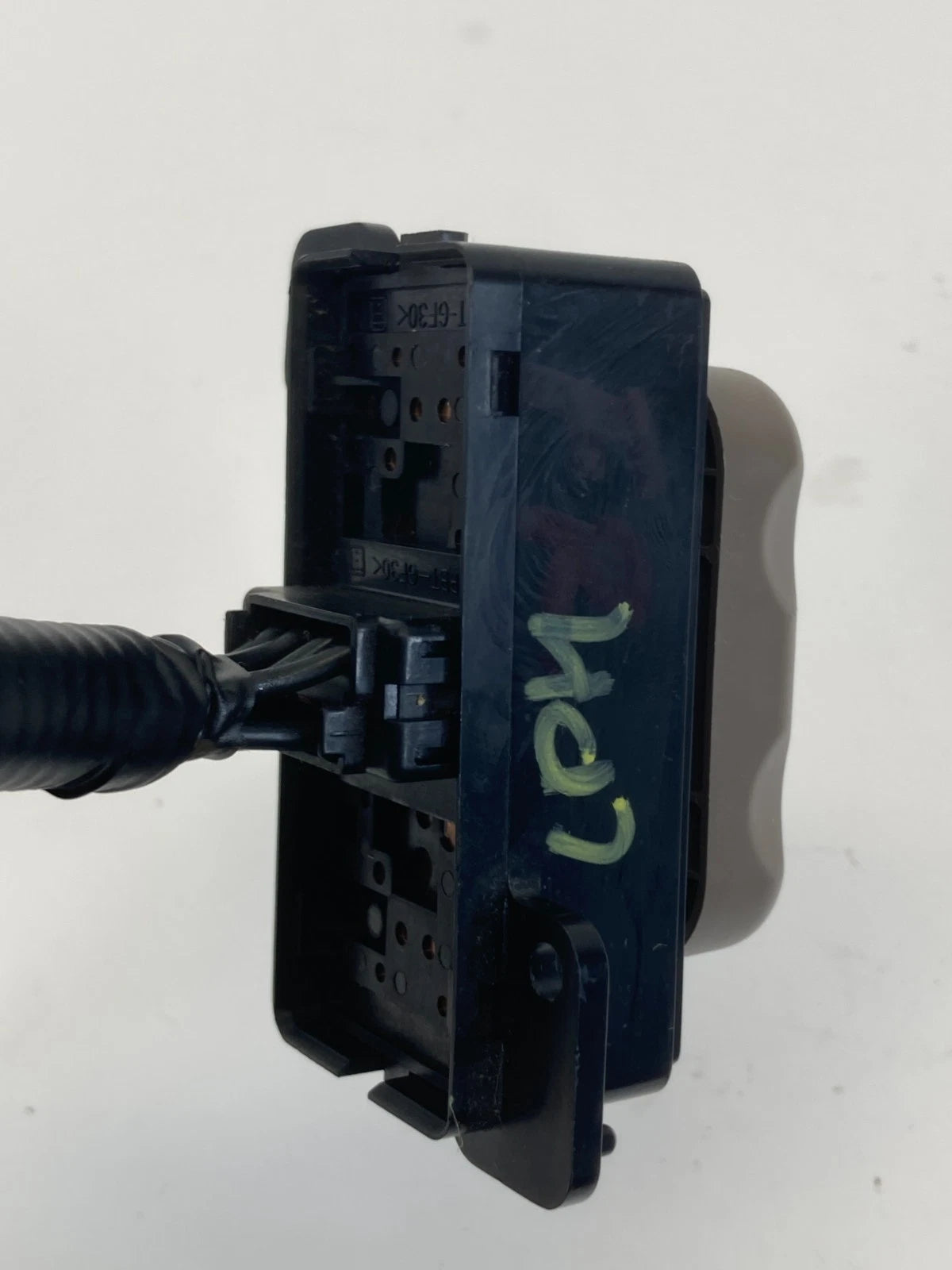 2002 2003 2004 2005 FORD EXPLORER FRONT RIGH SIDE POWER SEAT ADJUSTMENT SWITCH