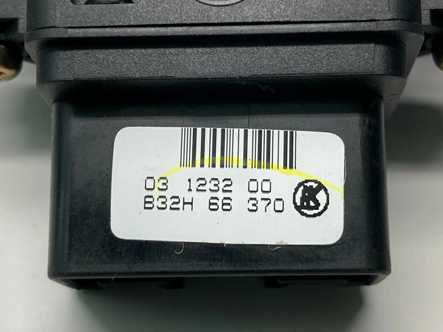 2004-2009 MAZDA 3 MAZDA3 REAR RIGHT SIDE DOOR POWER WINDOW SWITCH B32H5281J OEM